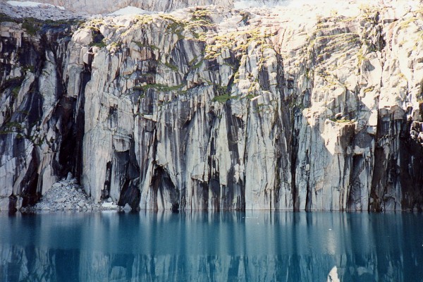 Precipice Lk